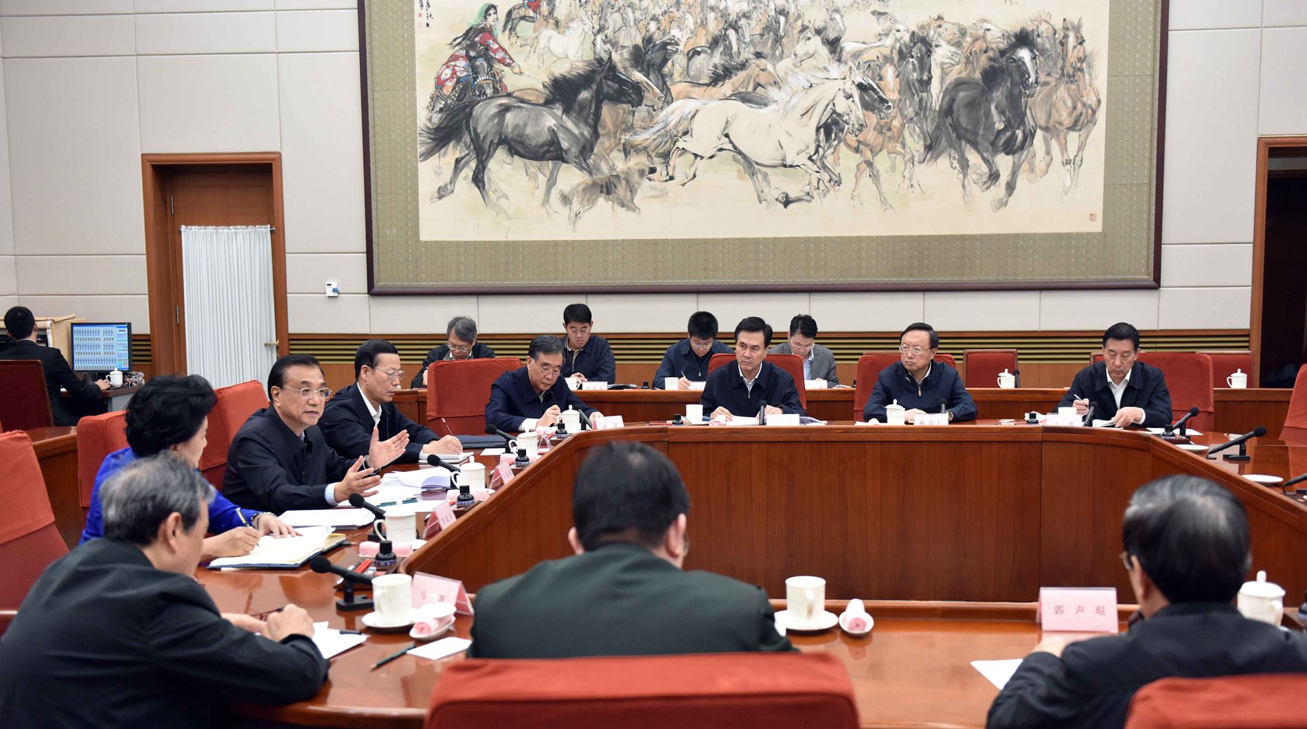 李克強(qiáng)主持召開(kāi)中共國(guó)務(wù)院黨組會(huì)議并講話(huà)