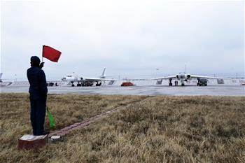 空軍轟炸機學員首次長途跨區(qū)機動轉(zhuǎn)場訓練