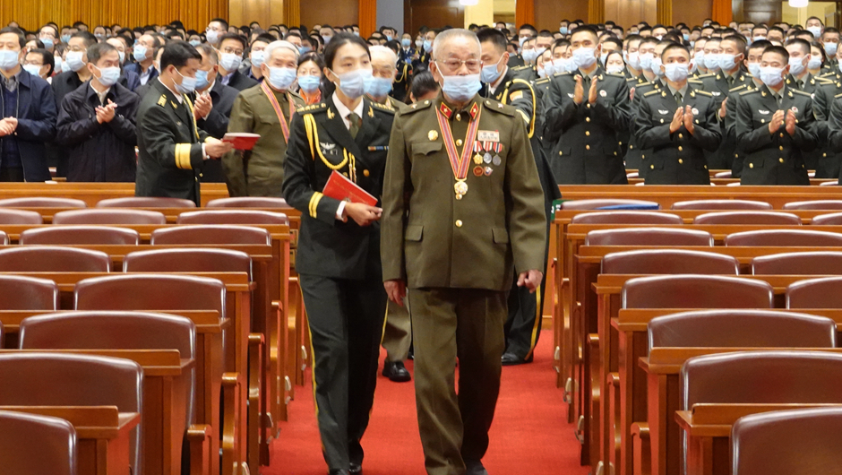 大會(huì)前，志愿軍老同志入場(chǎng)
