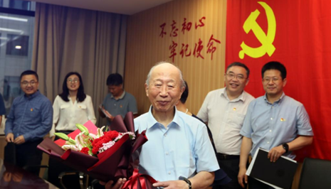 新黨員陳振新：“雖已耄耋，紅心向黨！”