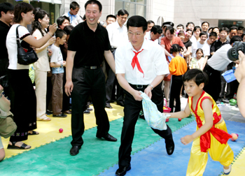 “為民、務(wù)實(shí)、清廉”——記中共中央政治局常委張高麗
