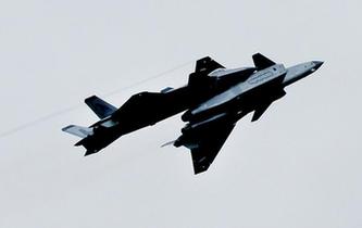 “殲-20，你不要飛得那么快……”
