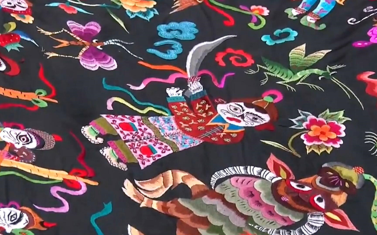 苗繡繡品慢慢得到市場(chǎng)認(rèn)可，回鄉(xiāng)的繡娘逐漸多了起來