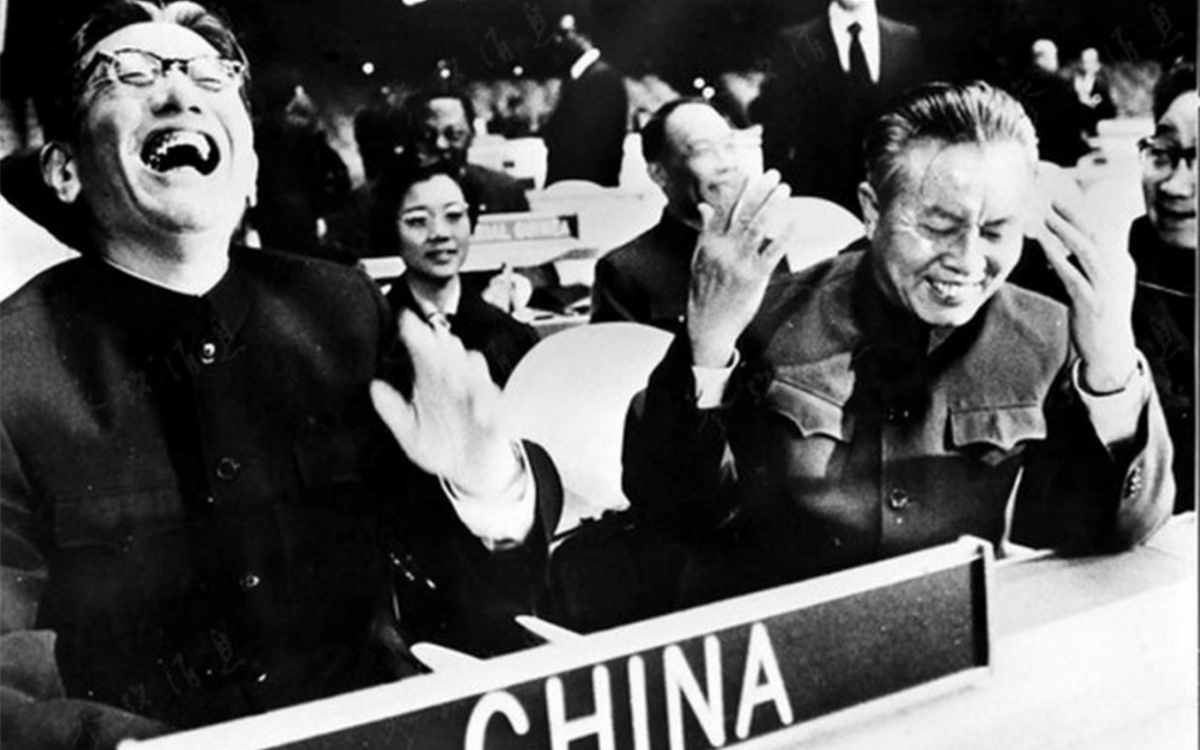 1971年10月25日，聯(lián)大通過決議，恢復(fù)了中華人民共和國(guó)在聯(lián)合國(guó)的合法席位
