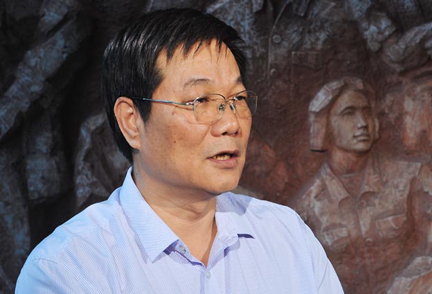 我們把黨的政治優(yōu)勢和現(xiàn)代企業(yè)制度優(yōu)勢結(jié)合起來，建立完善決策、執(zhí)行、監(jiān)督三個體系。