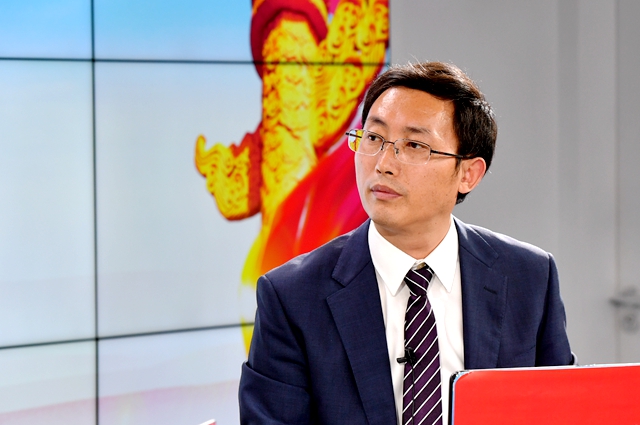 繼往是為了開來，那么開什么來？我們的未來是什么？我們現(xiàn)在站在什么歷史方位上？往哪里去走？