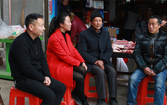 克難，帶領村民改變家鄉(xiāng)落后面貌