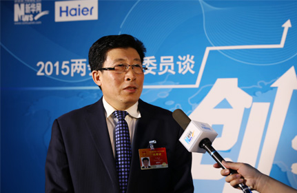 “面對這種新型的、農(nóng)業(yè)轉(zhuǎn)型的項(xiàng)目，政府各級部門也都在研究怎么落實(shí)，還有很多細(xì)節(jié)上的問題。”