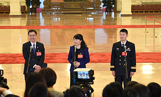 孟祥飛、李媛、曹先建代表接受采訪