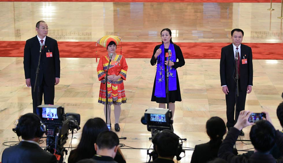 蔡松濤、杜麗群、楊小玲、賈立群接受采訪