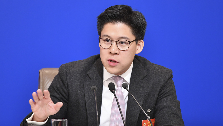全國政協(xié)委員、中國香港體育協(xié)會(huì)暨奧林匹克委員會(huì)副會(huì)長、霍英東集團(tuán)副總裁 霍啟剛