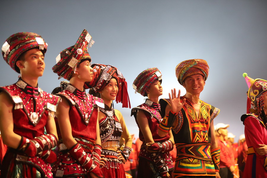 好兒好女好家園，齊心奔小康，共圓中國夢