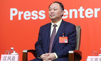 南昌大學(xué)黨委常委、副校長江風(fēng)益