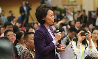 中央電視臺(tái)、中國國際電視臺(tái)記者提問
