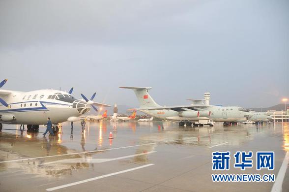 （搜尋馬航370航班·圖文互動）（3）中國空軍3架運輸機抵達(dá)馬來西亞 將展開海外搜救行動 