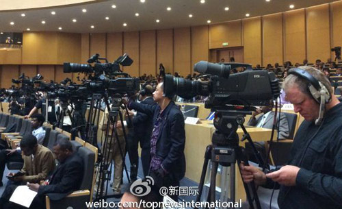 李克強(qiáng)即將在非盟總部發(fā)表演講，請(qǐng)柬“一柬難求”。圖片來(lái)源：“新國(guó)際”微博。