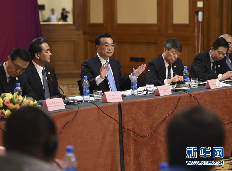  5月6日，中國國務(wù)院總理李克強(qiáng)在埃塞俄比亞首都亞的斯亞貝巴出席中非經(jīng)貿(mào)人文座談會。 新華社記者 李學(xué)仁 攝 