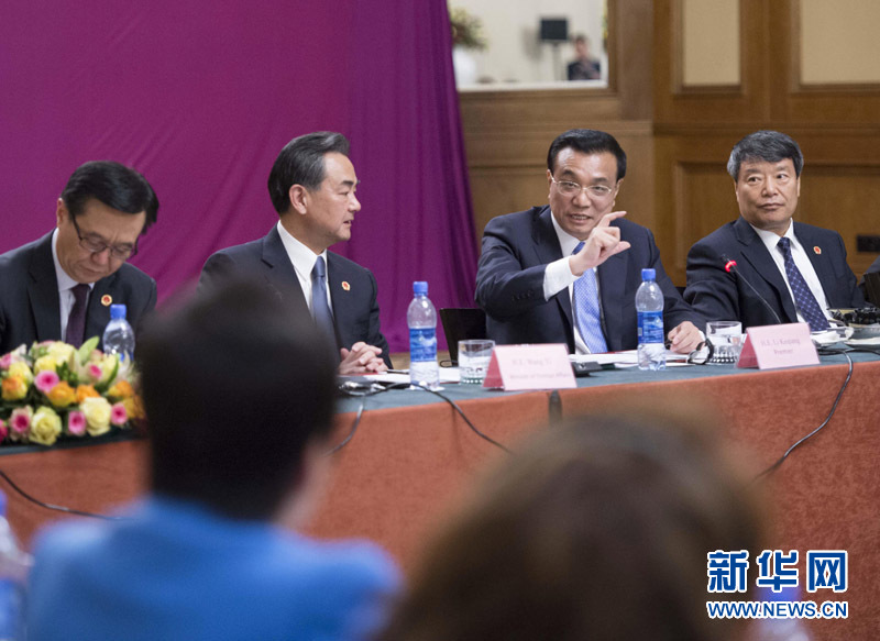  5月6日，中國國務(wù)院總理李克強(qiáng)在埃塞俄比亞首都亞的斯亞貝巴出席中非經(jīng)貿(mào)人文座談會。 新華社記者 王曄 攝 