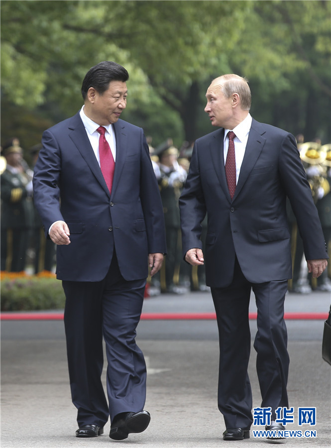 這是會談前，習(xí)近平在上海西郊會議中心廣場為普京舉行歡迎儀式。 新華社記者 蘭紅光 攝