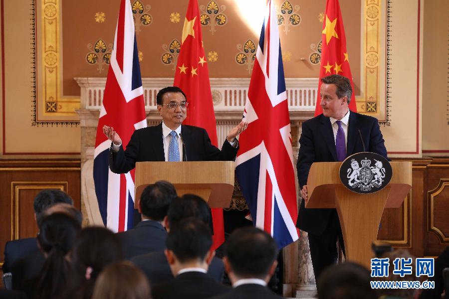 6月17日，國務(wù)院總理李克強(qiáng)同英國首相卡梅倫在倫敦舉行中英總理年度會晤后共同會見記者。新華社記者 龐興雷 攝