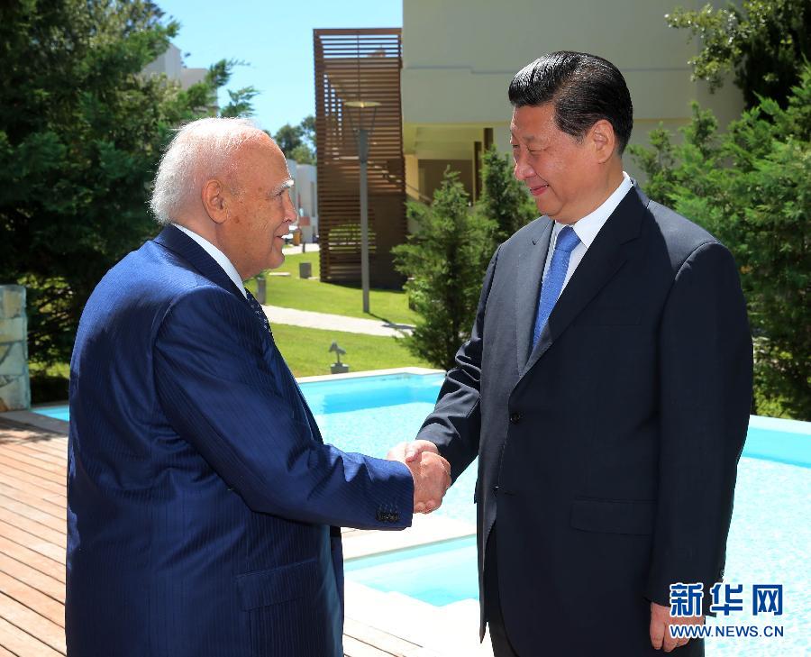 7月13日，中國國家主席習(xí)近平在希臘羅德島會見希臘總統(tǒng)帕普利亞斯。 新華社記者 蘭紅光 攝
