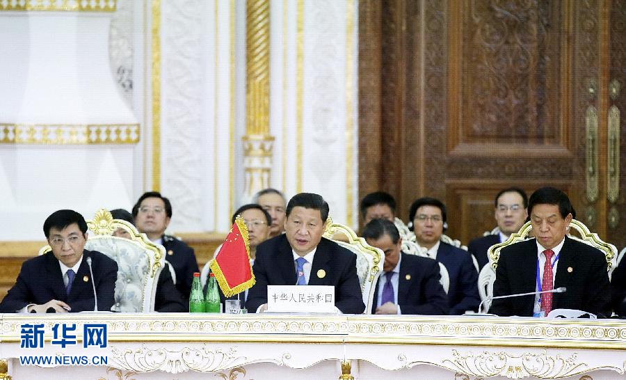 9月12日，上海合作組織成員國(guó)元首理事會(huì)第十四次會(huì)議在塔吉克斯坦首都杜尚別舉行。國(guó)家主席習(xí)近平出席會(huì)議并發(fā)表重要講話。新華社記者鞠鵬攝 