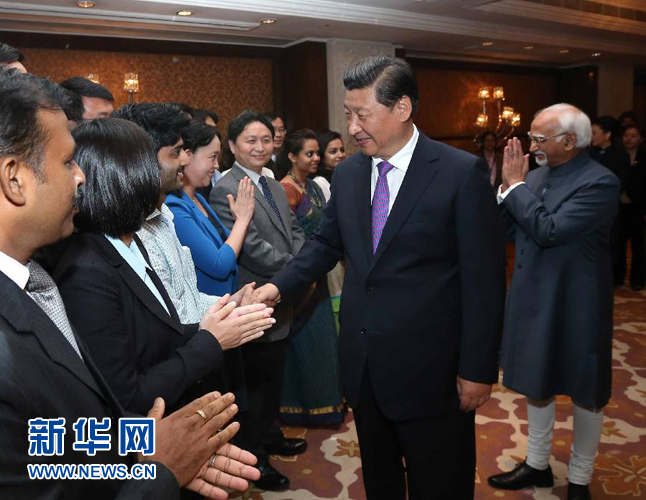 9月18日，國家主席習(xí)近平在印度世界事務(wù)委員會(huì)發(fā)表題為《攜手追尋民族復(fù)興之夢(mèng)》的重要演講。演講結(jié)束后，習(xí)近平接見中印兩國青年代表。新華社記者 龐興雷 攝
