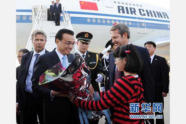10月14日，國(guó)務(wù)院總理李克強(qiáng)乘專機(jī)抵達(dá)羅馬，開始對(duì)意大利進(jìn)行正式訪問(wèn)。新華社記者 饒愛民 攝