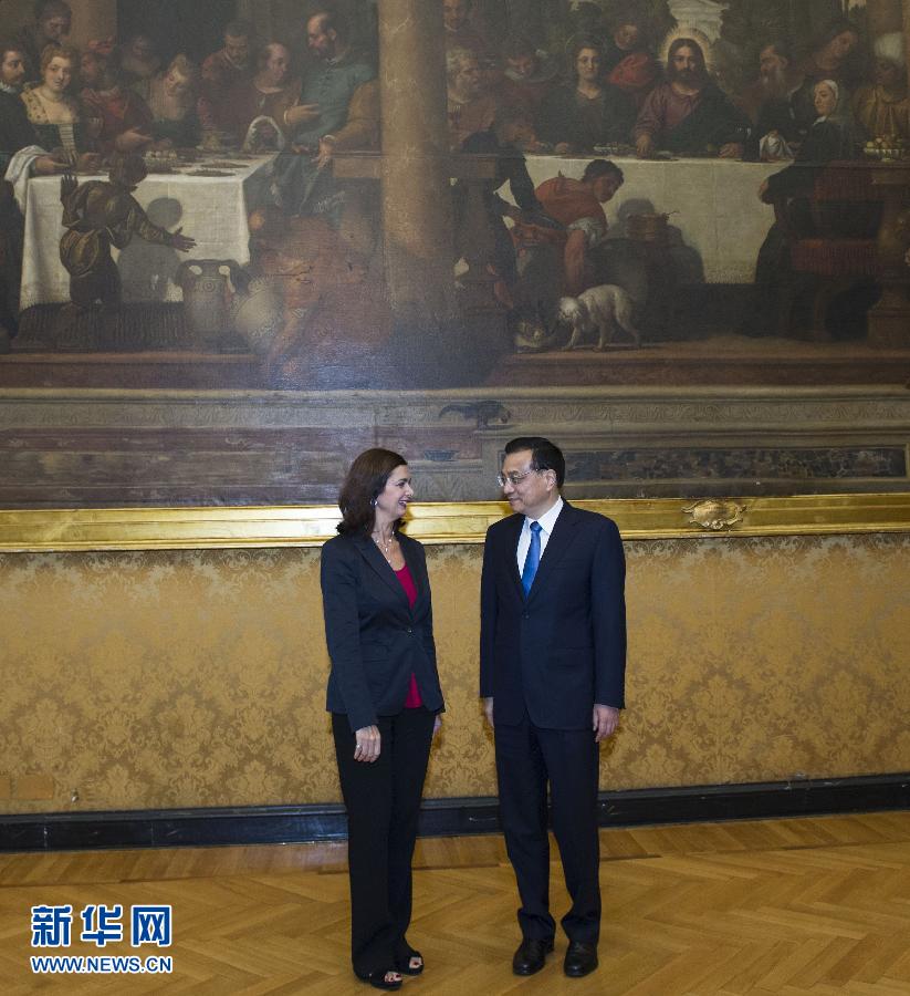 10月15日，中國國務(wù)院總理李克強(qiáng)在羅馬會見意大利眾議長博爾德里尼。 新華社記者王曄攝 