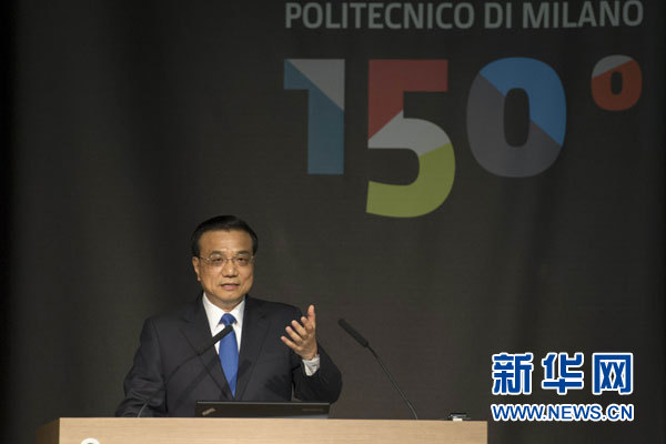 10月16日，中國國務(wù)院總理李克強在米蘭與意大利總理倫齊共同出席第五屆中意創(chuàng)新合作周大會并致辭。 新華社記者謝環(huán)馳攝