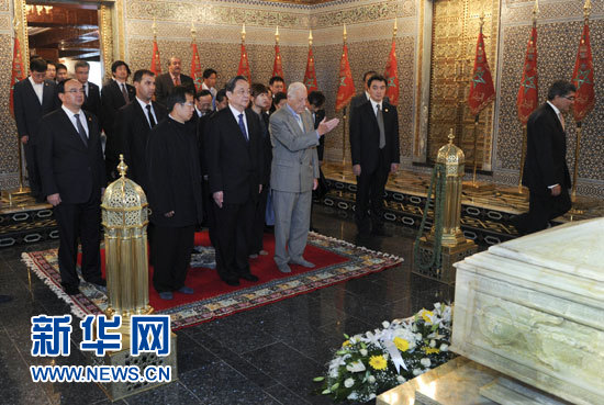 11月4日，中國全國政協(xié)主席俞正聲在拉巴特拜謁穆罕默德五世墓。新華社記者 張鐸 攝