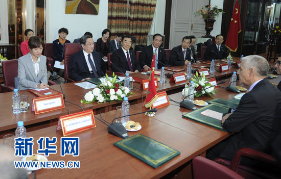 11月3日，中國全國政協(xié)主席俞正聲在拉巴特會見摩洛哥眾議長阿拉米。 新華社記者 張鐸 攝