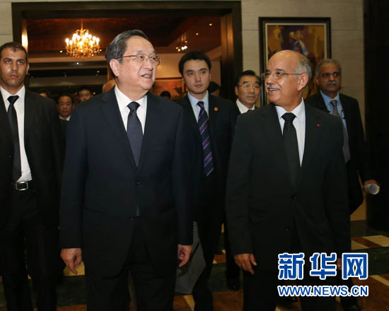 11月3日，全國政協(xié)主席俞正聲在拉巴特與摩洛哥參議長比亞迪拉進行會談。 新華社記者 劉衛(wèi)兵 攝