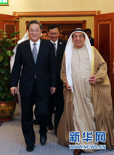 11月6日，正在巴林進(jìn)行正式友好訪問的全國政協(xié)主席俞正聲在麥納麥會(huì)見巴林副首相穆罕默德。 新華社記者劉衛(wèi)兵攝