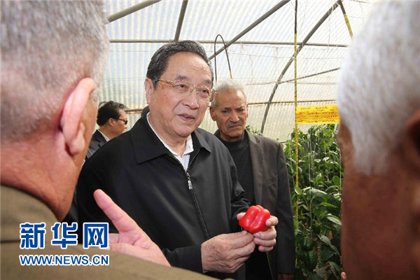 11月8日，正在約旦進行正式友好訪問的全國政協(xié)主席俞正聲在約旦河谷參觀碩果農(nóng)業(yè)合作社。 新華社記者 劉衛(wèi)兵 攝 
