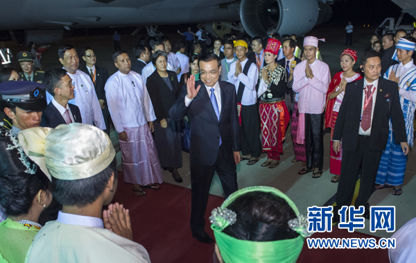 11月12日，中國國務院總理李克強抵達內(nèi)比都，出席東亞合作領導人系列會議并對緬甸進行正式訪問。 新華社記者王曄攝