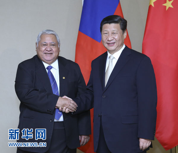 11月22日，中國國家主席習(xí)近平在斐濟(jì)楠迪會(huì)見薩摩亞總理圖伊拉埃帕。 新華社記者姚大偉攝
