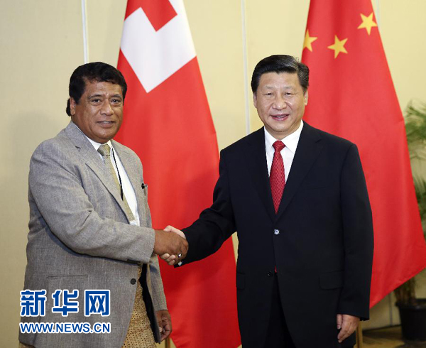11月22日，國家主席習(xí)近平在斐濟(jì)楠迪會(huì)見湯加首相圖伊瓦卡諾。新華社記者丁林?jǐn)z 