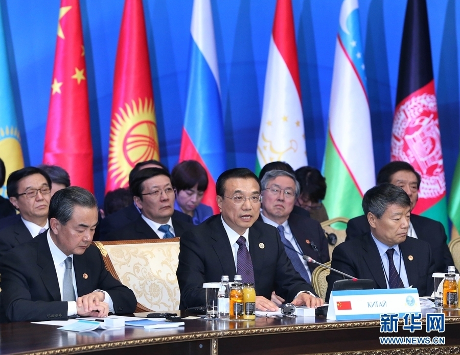 這是李克強(qiáng)總理在會(huì)上發(fā)表講話。新華社記者 龐興雷 攝