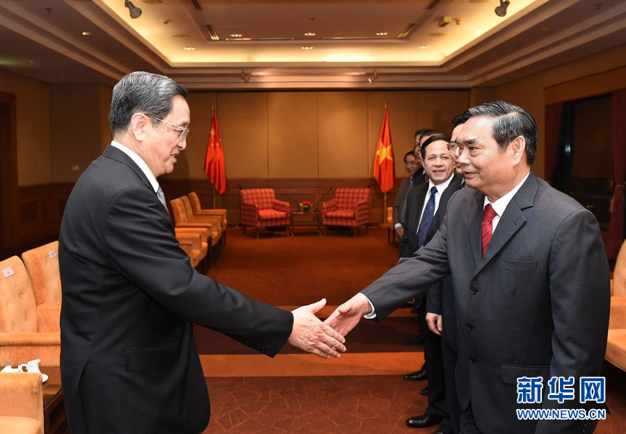 12月25日至27日，中共中央政治局常委、全國政協(xié)主席俞正聲對越南進行正式訪問。這是12月25日，俞正聲在河內(nèi)會見越共中央書記處常務(wù)書記黎鴻英。 新華社記者劉建生攝