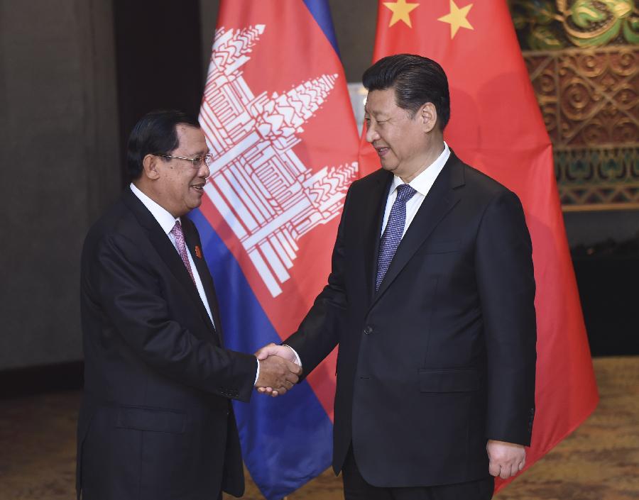 4月23日，國(guó)家主席習(xí)近平在雅加達(dá)會(huì)見柬埔寨首相洪森。新華社記者張鐸攝 