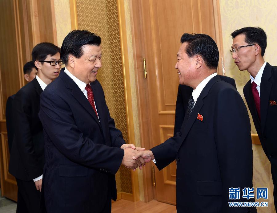 10月9日，在朝鮮進行正式友好訪問的中共中央政治局常委、中央書記處書記劉云山與朝鮮勞動黨中央政治局委員、中央書記崔龍海舉行會談。新華社記者 饒愛民 攝