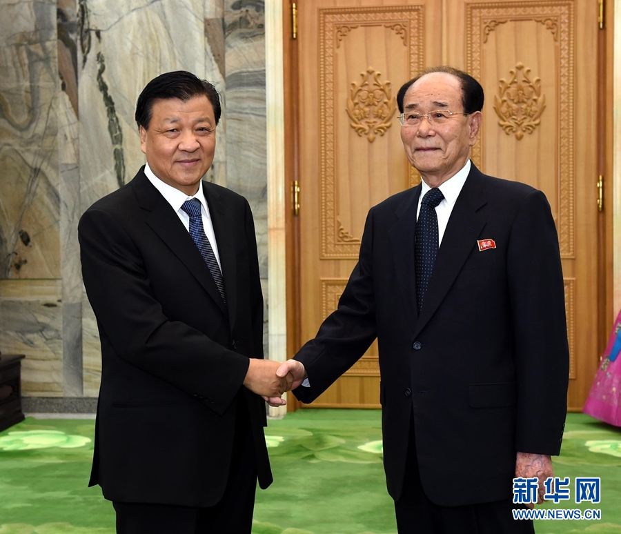 10月10日，正在朝鮮訪問的中共中央政治局常委、中央書記處書記劉云山在平壤會(huì)見朝鮮勞動(dòng)黨中央政治局常委、最高人民會(huì)議常任委員會(huì)委員長(zhǎng)金永南。 新華社記者 饒愛民 攝