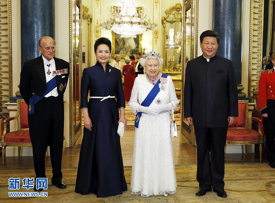 10月20日，國家主席習(xí)近平在倫敦白金漢宮出席英國女王伊麗莎白二世舉行的歡迎晚宴。 新華社記者 鞠鵬 攝