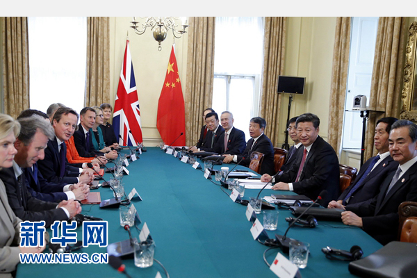 10月21日，國家主席習近平在倫敦唐寧街首相府同英國首相卡梅倫舉行會談。 新華社記者 鞠鵬 攝 