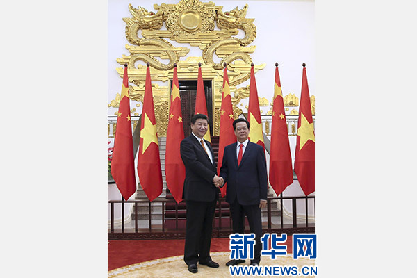 11月5日，中共中央總書記、國家主席習(xí)近平在河內(nèi)同越南總理阮晉勇舉行會(huì)談。 新華社記者 蘭紅光 攝