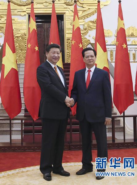 11月5日，中共中央總書記、國家主席習(xí)近平在河內(nèi)會(huì)見越南總理阮晉勇。新華社記者 蘭紅光 攝 