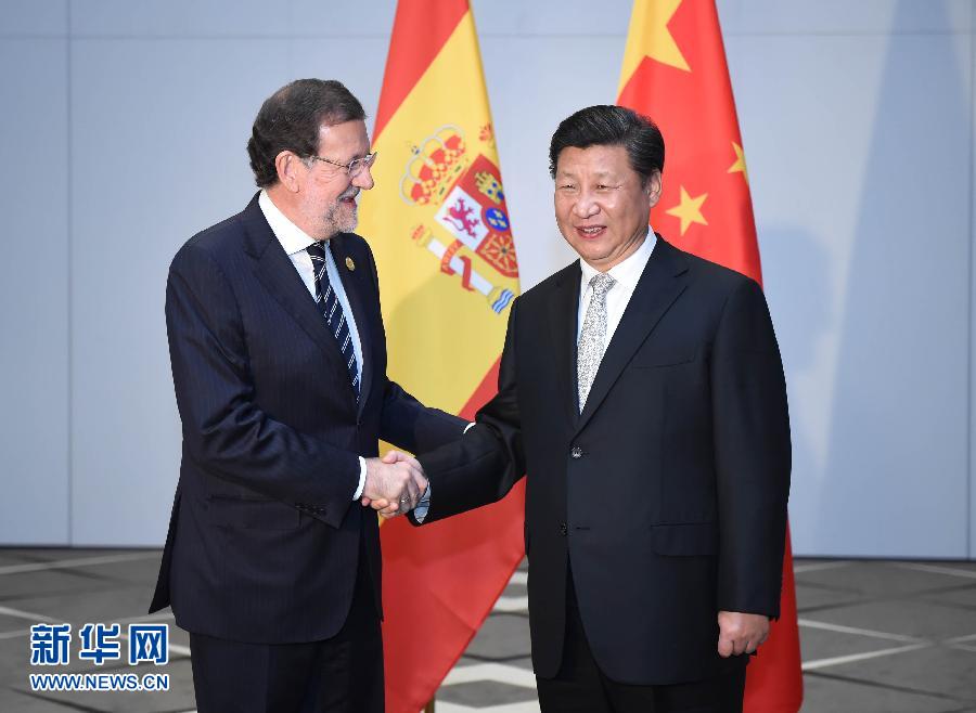 11月16日，國家主席習(xí)近平在土耳其安塔利亞會(huì)見西班牙首相拉霍伊。 新華社記者 張鐸 攝