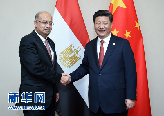 12月4日，國家主席習(xí)近平在約翰內(nèi)斯堡會見埃及總理伊斯梅爾。新華社記者 張鐸 攝 