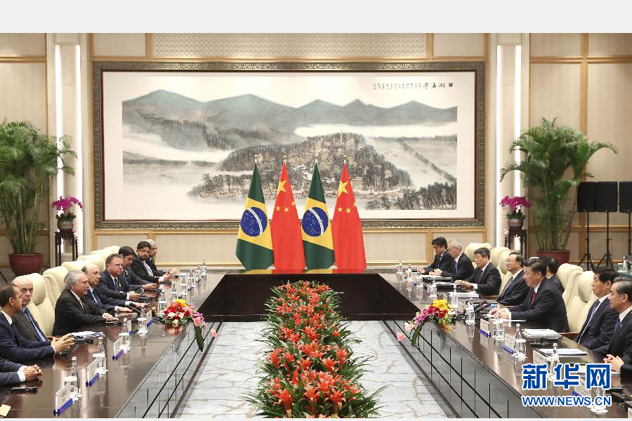 9月2日，國(guó)家主席習(xí)近平在杭州會(huì)見(jiàn)前來(lái)出席二十國(guó)集團(tuán)領(lǐng)導(dǎo)人杭州峰會(huì)的巴西總統(tǒng)特梅爾。 新華社記者龐興雷攝